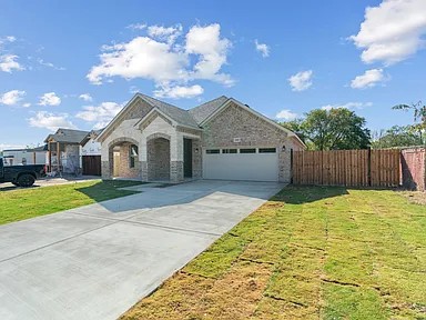The Sunset Park Retreat — Safe, Quiet Driveway Near White Settlement