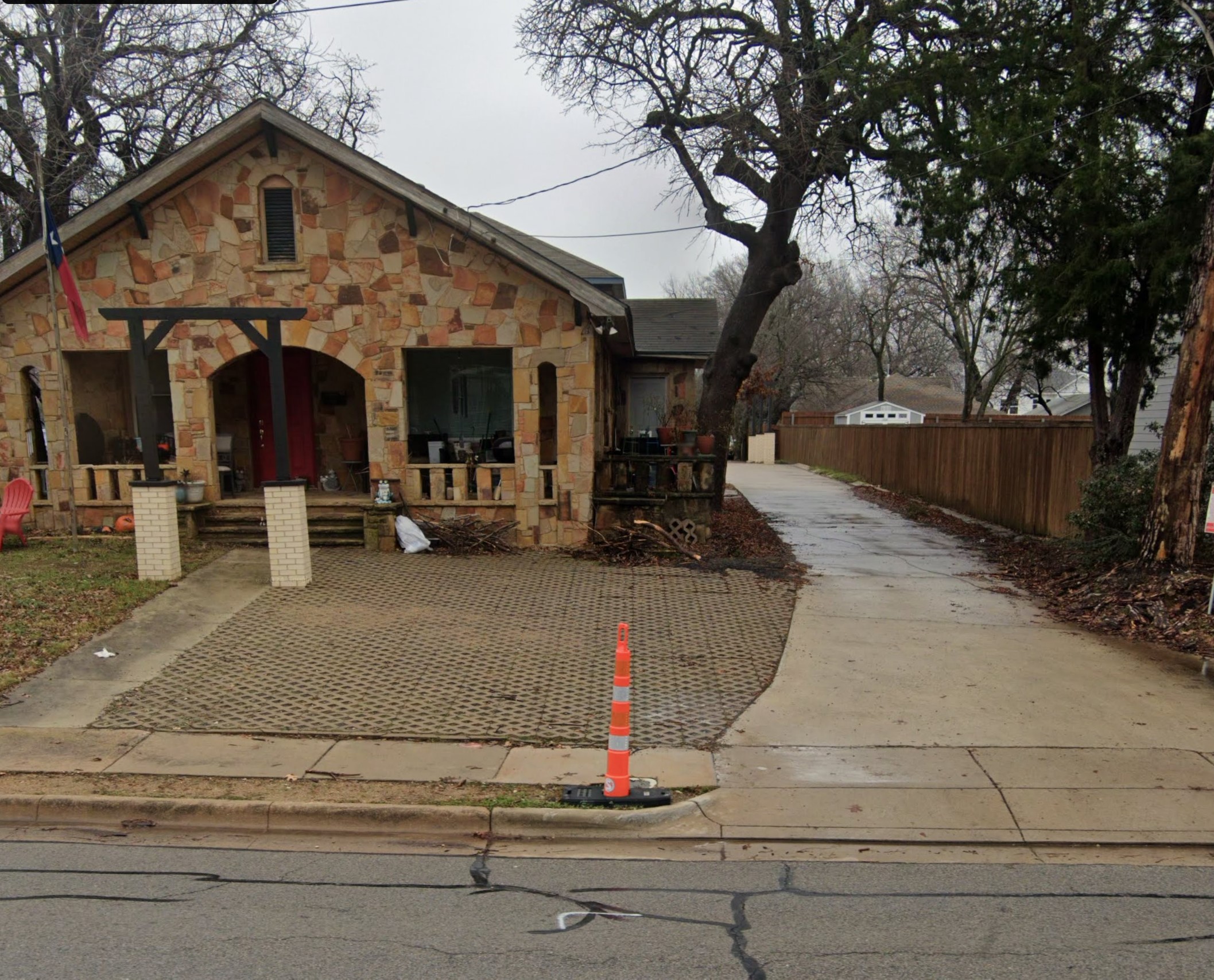 Drive way next to Park North and South garage at UTA